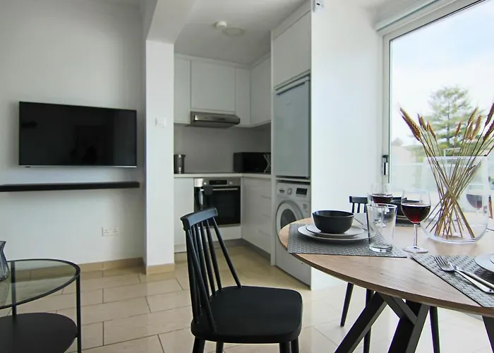 Seaside Junior Lighthouse 63 Апартаменты Пафос