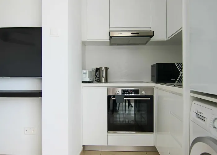 Seaside Junior Lighthouse 63 Апартаменты Пафос