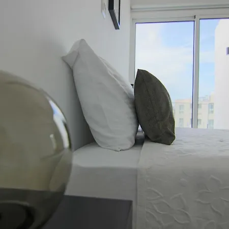 Phaedrus Living Seaside Junior Lighthouse 63 * Paphos